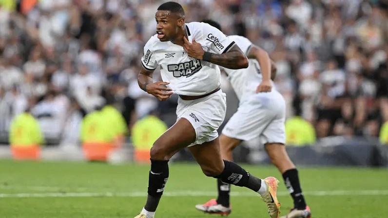 Junior Santos comemora seu gol marcado na final da Libertadores pelo Botafogo contra Atlético-MG (Foto: Luis Robayo/AFP)
