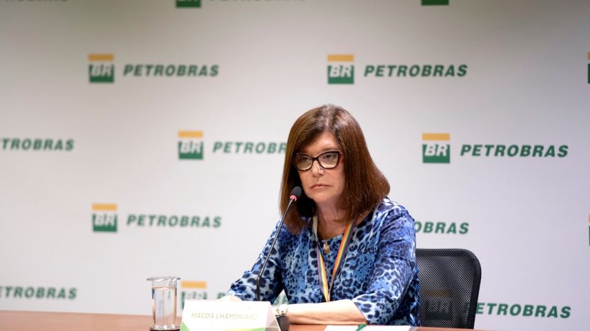 Magda Chambriard, presidente da petroleira estatal, reforçou que a política de preços dos combustíveis segue funcionando (Foto: Lucas Landau/Bloomberg)