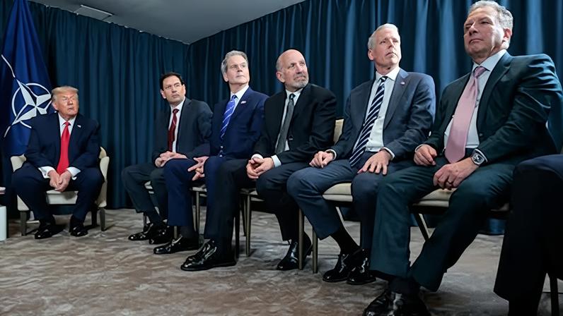 Desde la izquierda, Donald Trump, Marco Rubio, Scott Bessent, Howard Lutnick, Chris Wright y Steve Witkoff, en el Foro Económico de Davos, el pasado 21 de enero.