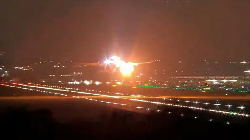 Avião fez pouso de emergência após uma falha na turbina logo depois da decolagem