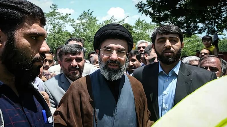 Mojtaba Jamenei, favorito para assumir o cargo de Líder Supremo do Irã