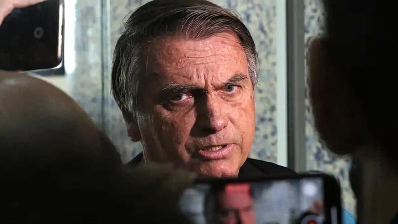 Defesa afirma que Bolsonaro desconhecia vídeo envolvendo Eduardo