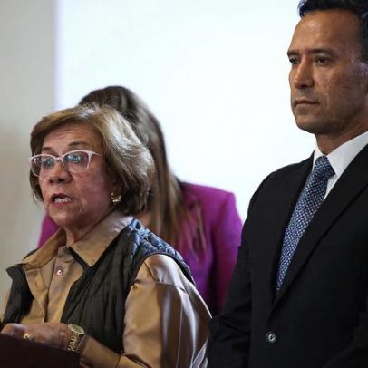 Ministros colombianos viajam a Caracas após adiamento de reunião presidencial