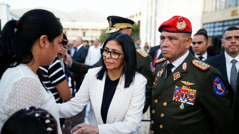 Presidente interino da Venezuela substitui ministro da Defesa de longa data