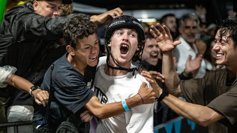 Kalani Konig comemora última volta na final do Mundial de Skate (Foto: Pablo Vaz/ STU)