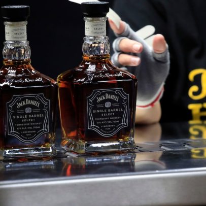Pernod Ricard avalia aquisição da Brown-Forman, dono do Jack Daniel’s