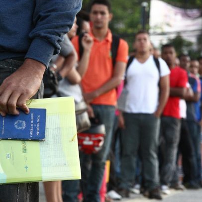 Criação de vagas formais cai 42% em fevereiro ante 2025