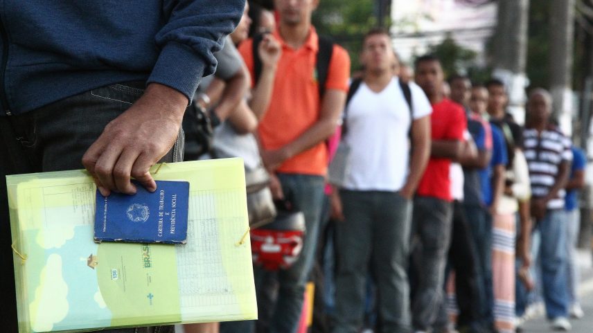Mercado de trabalho abriu 255.321 postos em fevereiro