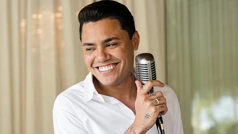 Felipe Araújo mostra filho e confirma preparativos de casamento