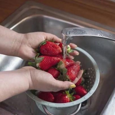 Os 12 alimentos mais contaminados e como consumi-los com segurança