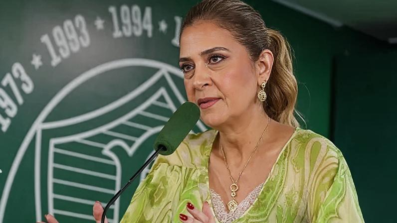 Leila Pereira durante coletiva