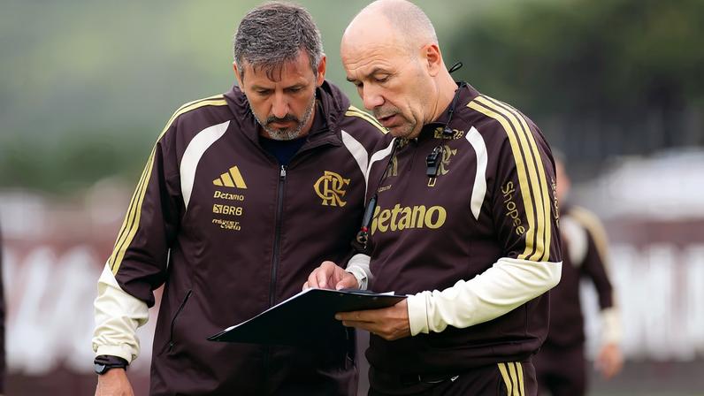 Leonardo Jardim surpreende com escalação do Flamengo para clássico com Botafogo