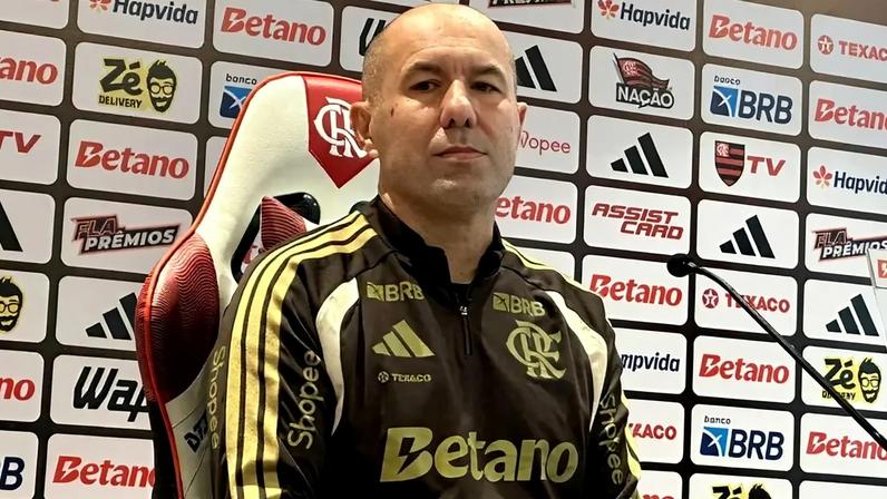 Leonardo Jardim em entrevista de apresentação no Flamengo (Foto: Lucas Bayer / Lance!)
