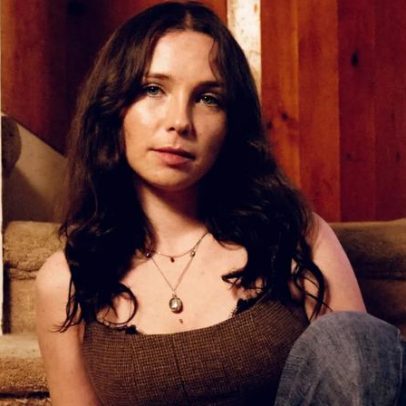 Lily Cornell afirma que terapia salvou sua vida