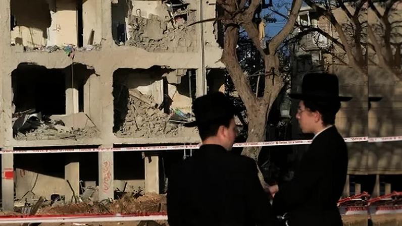 Local atingido por mísseis iranianos em Arad, sul de Israel 22/3/2026 REUTERS/Ronen Zvulun