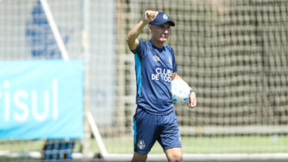 Grêmio visita Chapecoense para se manter no topo do Brasileirão