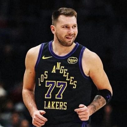 Doncic volta, Lakers dominam Cavaliers e vão aos playoffs