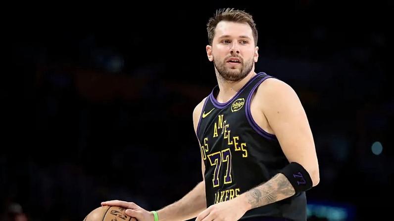 Doncic faz triplo-duplo e Lakers dominam Timberwolves