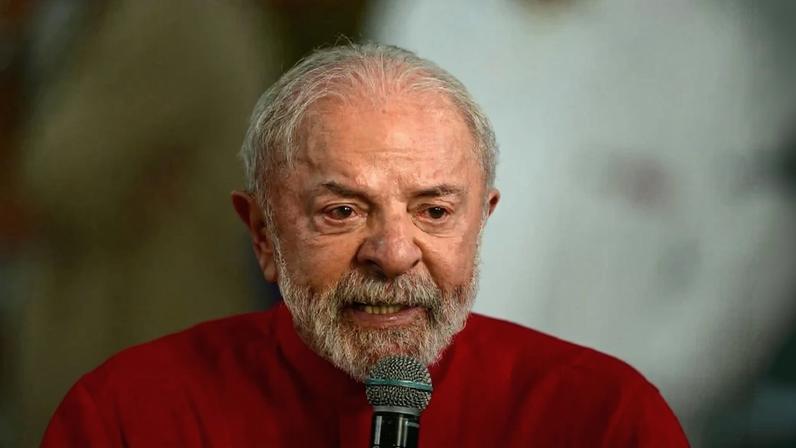 Lula critica alta abusiva dos combustíveis e acusa quem tira proveito