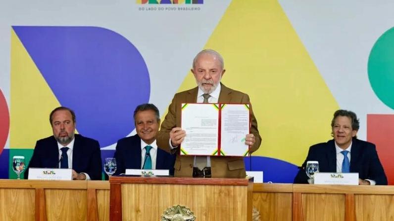 Lula disse que o governo fará o que "for possível" para evitar impacto da guerra no consumidor e produtor brasileiros