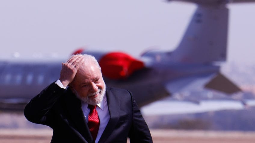 Lula visita centro de manutenção da Latam em São Carlos