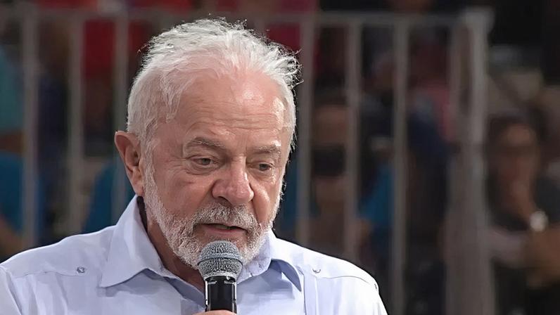 Lula discursando em evento de aniversário do Prouni