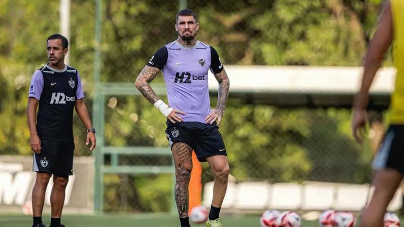 Lyanco volta a treinar pelo Atlético-MG após liberação do DM