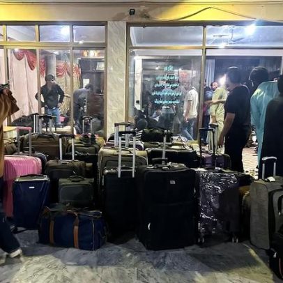 Paquistaneses fugindo do Irã descrevem ataques que abalam o chão
