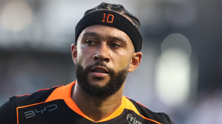 Holanda confirma corte do atacante Memphis Depay, do Corinthians