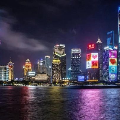 China impulsiona IA com escritórios gratuitos para startups