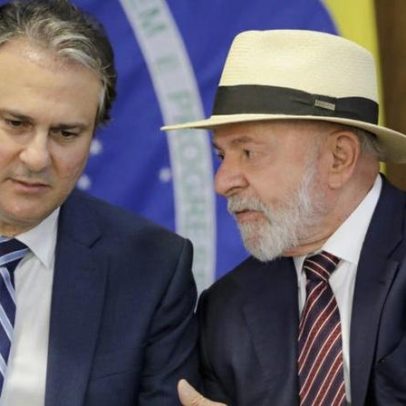 Lula entrega Selo Nacional Compromisso com a Alfabetização