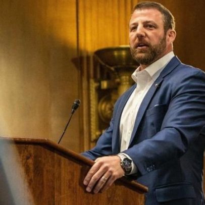 Senado dos EUA confirma ex-lutador de MMA para chefiar a Segurança Interna