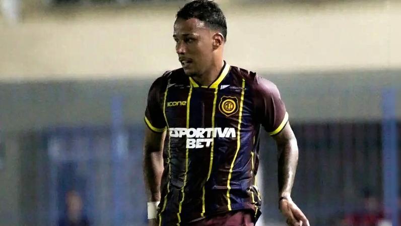 Matheus Julião em ação pelo Madureira, adversário do Flamengo na semifinal do Campeonato Carioca (Foto: Divulgação)