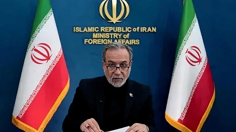 Ministro das Relações Exteriores do Irã, Abbas Araqchi, falando ao Conselho de Direitos Humanos da ONU sobre o ataque aéreo fatal à escola Shajareh Tayyebeh