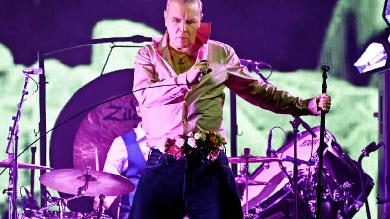 Morrissey cancela show por falta de sono e estado catatônico