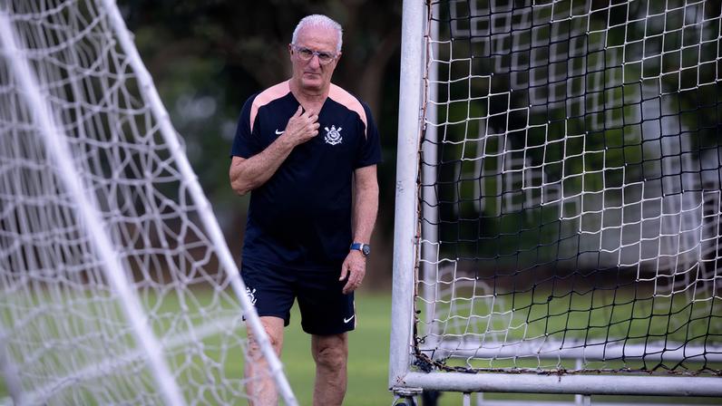 Pausa no Brasileirão pode salvar Dorival no Corinthians após início instável
