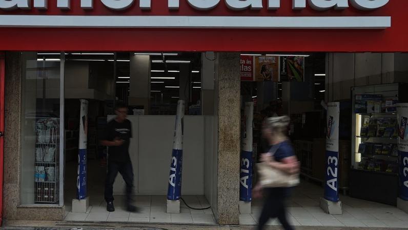 Empresa fechou 117 unidades em 2025 e hoje opera com 1.470 lojas em mais de 800 cidades; capilaridade ajudaria a funcionar como plataforma logística para parceiros
