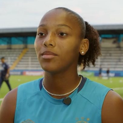 Zagueira Allyne celebra destaque no Grêmio principal e planeja futuro