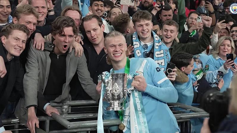 Confira todas as emoções dos torcedores do Manchester City no estádio de Wembley durante a final da Carabao Cup 2026 contra o Arsenal, incluindo sua melhor experiência com Erling Haaland.
