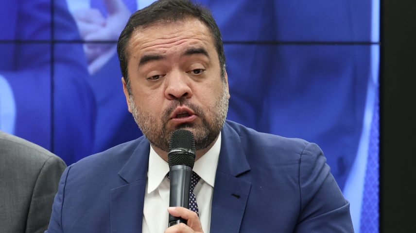 TSE decide que deputados escolherão governador-tampão no RJ após renúncia de Castro