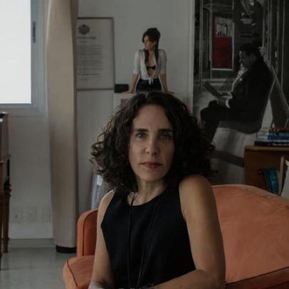 Maria Homem critica o excesso de redes sociais: você ficará sozinho
