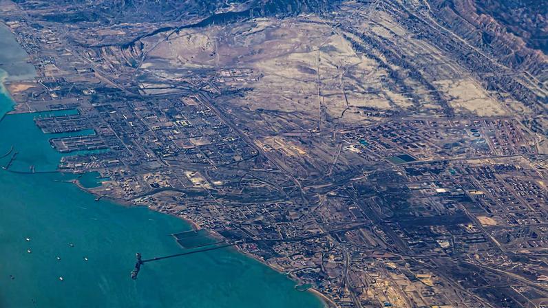 Navio-tanque segue para porto nos Emirados via Hormuz para carregar petróleo