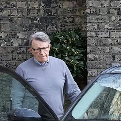 Novos documentos indicam que Starmer sabia do risco da relação Mandelson-Epstein