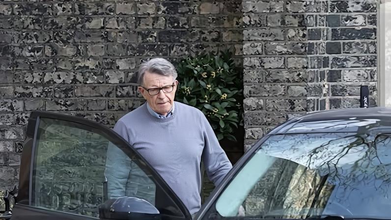 Peter Mandelson sale este miércoles de su casa de Londres