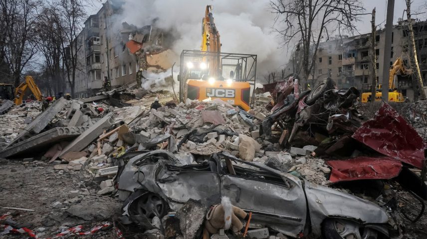 Rescuers work at the site of an apartment building hit by a Russian missile strike, amid Russia's attack on Ukraine, in Kharkiv, Ukraine March 7, 2026. REUTERS/Vyacheslav Madiyevskyy