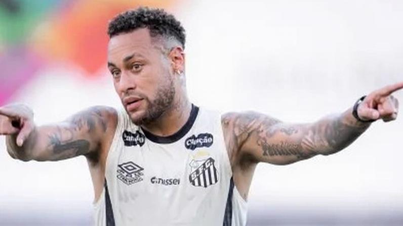 Neymar durante treino do Santos