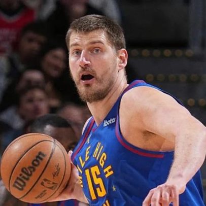 Nuggets vencem Rockets com Jokic em destaque e lideram no Oeste