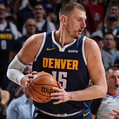 Jokic alcança marca inédita em vitória do Nuggets