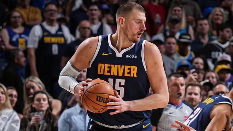 Jokic alcança marca inédita em vitória do Nuggets
