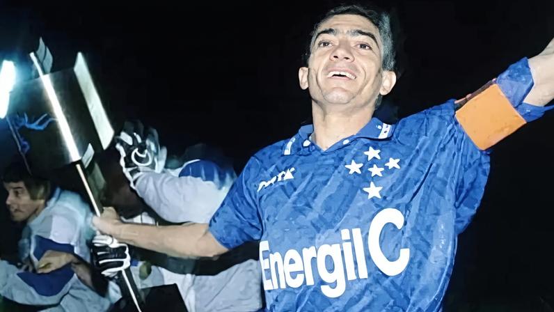 Nonato foi capitão do Cruzeiro na conquista da Libertadores de 1997. (Reprodução)